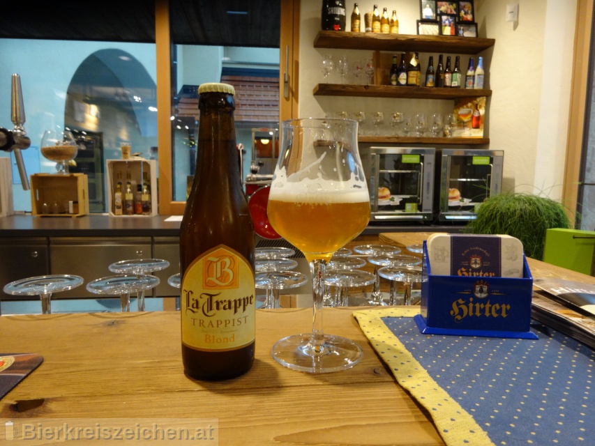 Foto eines Bieres der Marke La Trappe - Blond aus der Brauerei Bierbrouwerij De Koningshoeven
