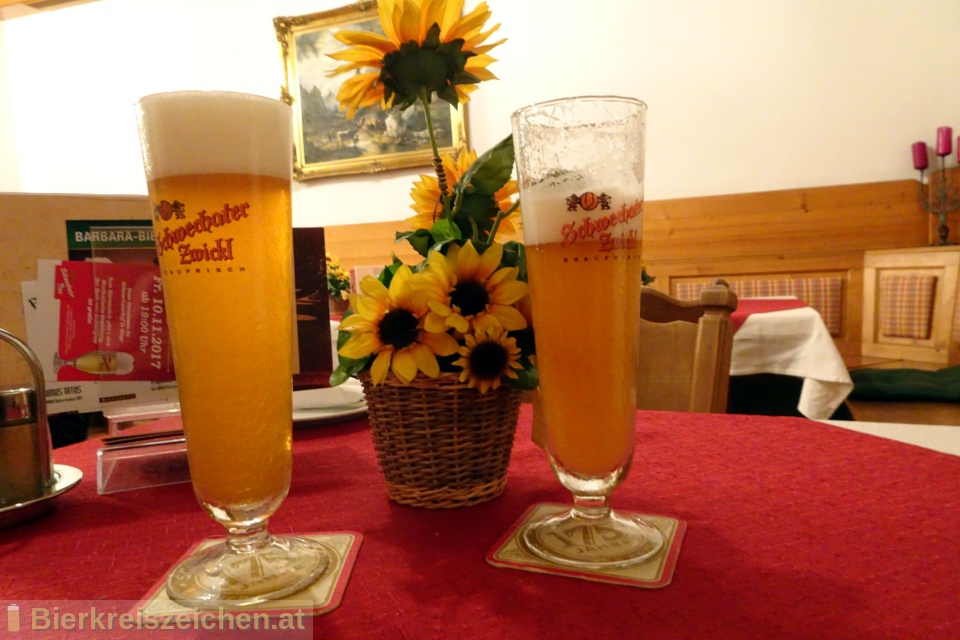 Foto eines Bieres der Marke Schwechater Zwickl Bock aus der Brauerei Schwechater Brauerei