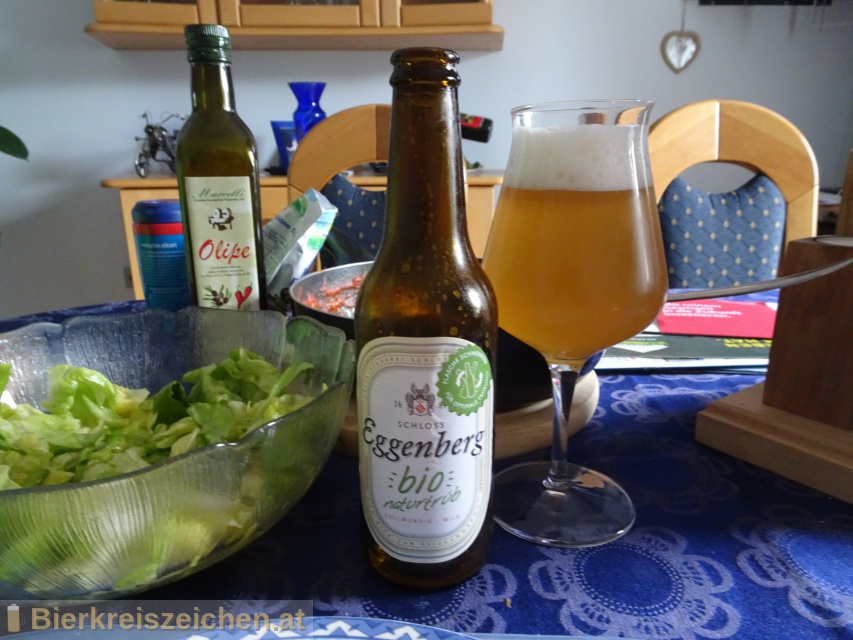 Foto eines Bieres der Marke bio naturtrb aus der Brauerei Schloss Eggenberg
