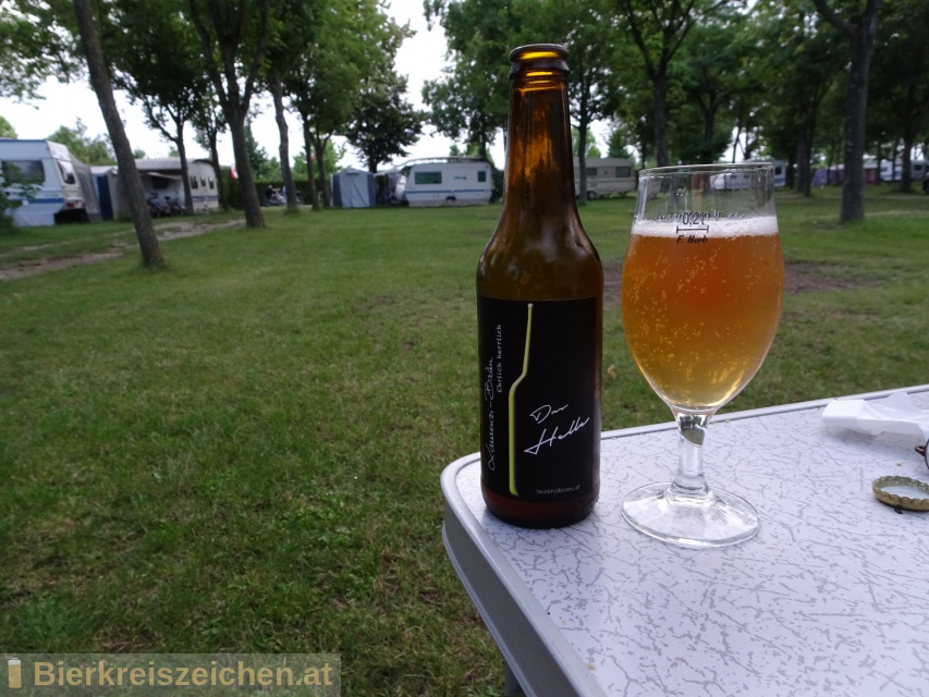 Foto eines Bieres der Marke Das Helle aus der Brauerei Laurenzibräu