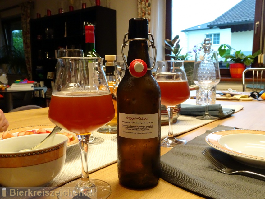 Foto eines Bieres der Marke Raggei-Maibock aus der Brauerei Raggei-Bru