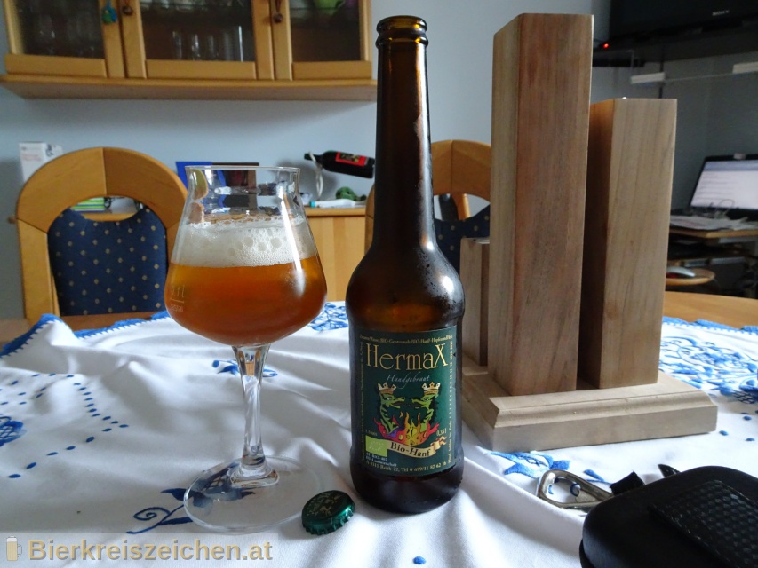 Foto eines Bieres der Marke HermaX Bio Hanf aus der Brauerei HermaX