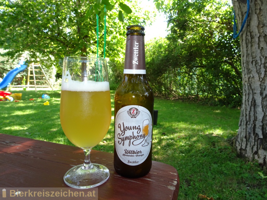 Foto eines Bieres der Marke Zwettler Young Symphony - Witbier aus der Brauerei Privatbrauerei Zwettl