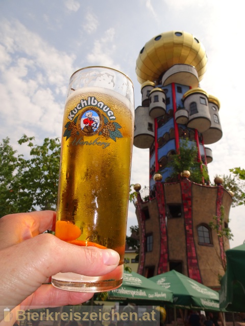 Foto eines Bieres der Marke Kuchlbauer Helles Bier aus der Brauerei Kuchlbauer
