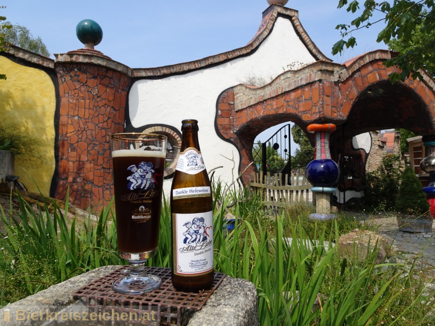 Foto eines Bieres der Marke Kuchlbauer Alte Liebe - Dunkle Weisse aus der Brauerei Kuchlbauer