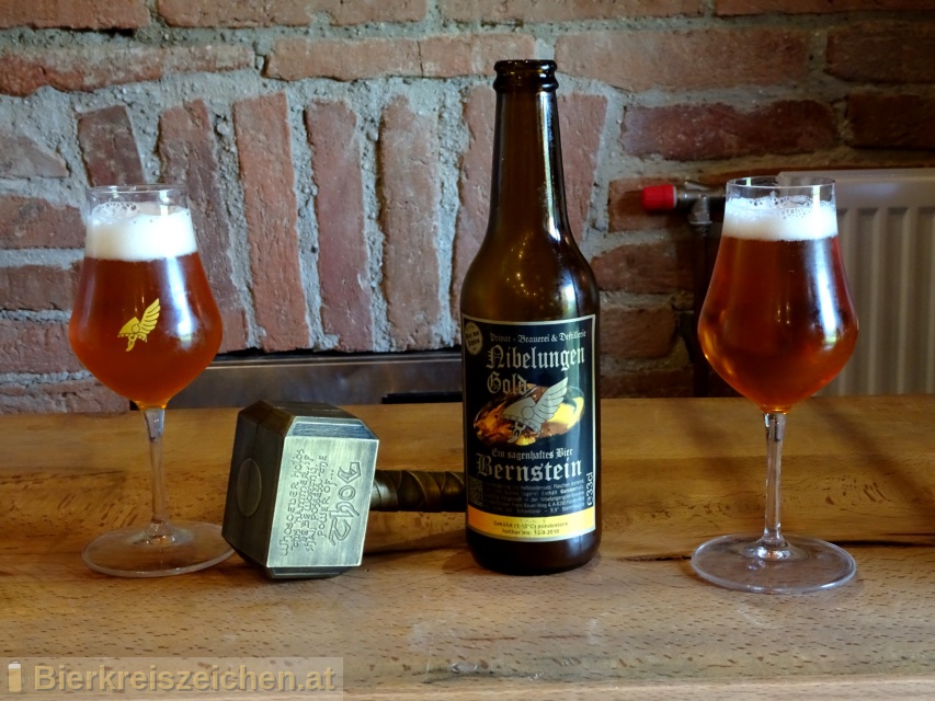 Foto eines Bieres der Marke Bernstein aus der Brauerei Nibelungen Gold