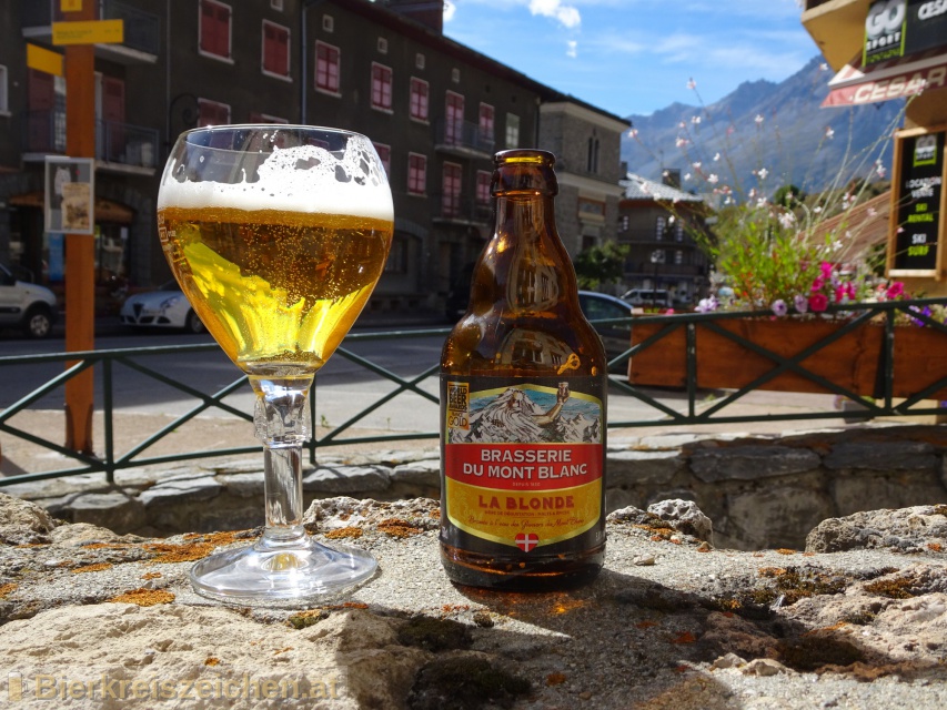 Foto eines Bieres der Marke La Blonde aus der Brauerei Brasserie Du Mont Blanc