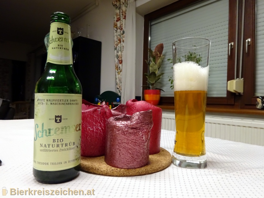 Foto eines Bieres der Marke Schremser Bio Naturtrb aus der Brauerei Brauerei Schrems