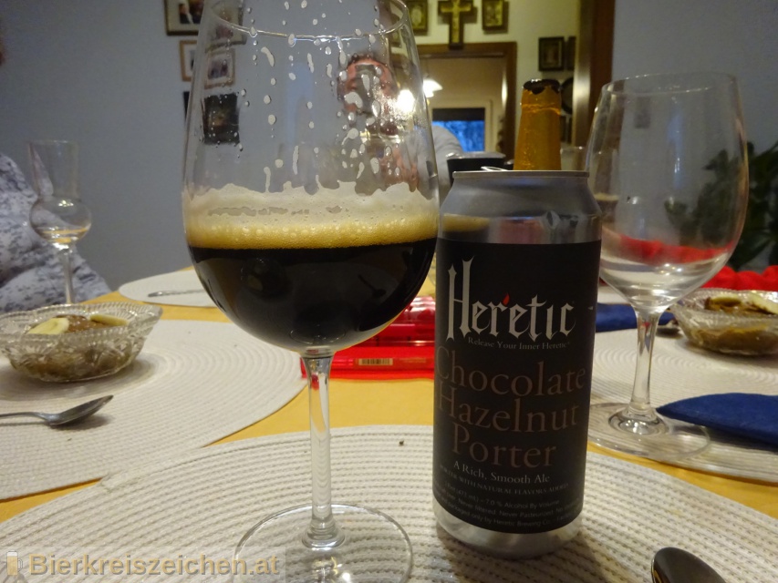 Foto eines Bieres der Marke Chocolate Hazelnut Porter aus der Brauerei Heretic Brewing Company
