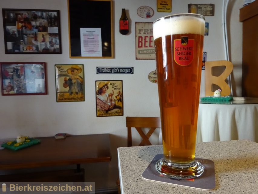 Foto eines Bieres der Marke Schwertberger Helles aus der Brauerei Schwertberger Bru