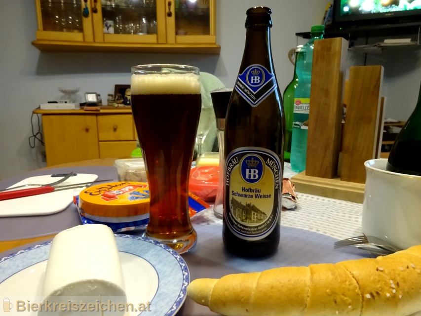 Foto eines Bieres der Marke Hofbru Schwarze Weisse aus der Brauerei Staatliches Hofbruhaus