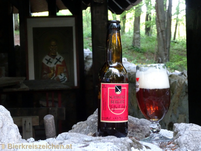 Foto eines Bieres der Marke Schwertberge Pfeffer und Malz aus der Brauerei Schwertberger Bru