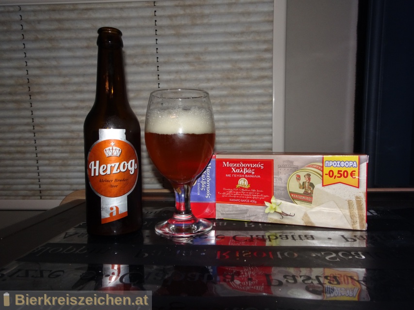 Foto eines Bieres der Marke Herzog Kleiner Bruder Ator aus der Brauerei Herzog Hofbru