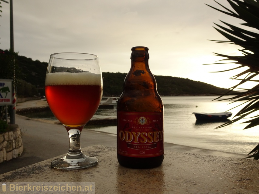 Foto eines Bieres der Marke Odyssey Red Rhapsody aus der Brauerei EZA Protypos Hellenic Brewery 