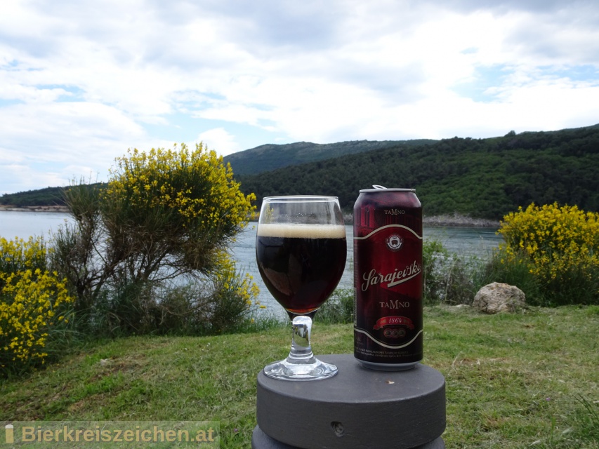 Foto eines Bieres der Marke Sarajevsko Tamno aus der Brauerei Sarajevska pivara