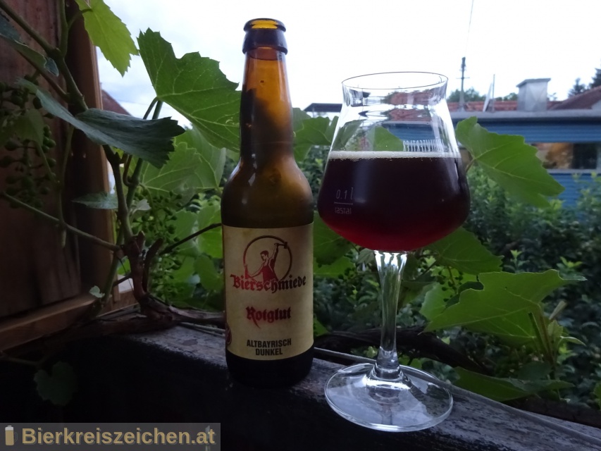 Foto eines Bieres der Marke Rotglut - Albayrisch Dunkel aus der Brauerei Bierschmiede
