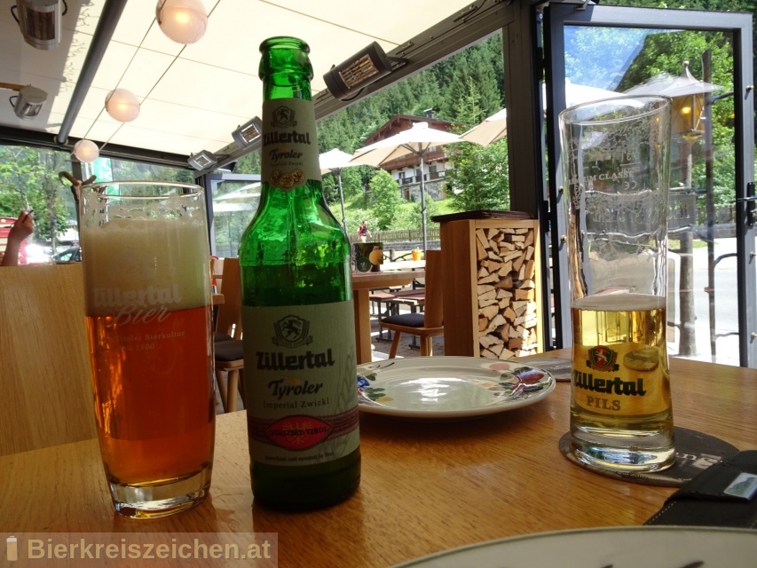 Foto eines Bieres der Marke Zillertal Tyroler - Imperial Zwickl aus der Brauerei Zillertal Bier