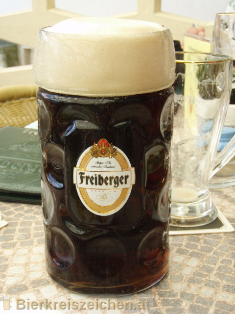 Foto eines Bieres der Marke Freiberger Schwarzbier aus der Brauerei Freiberger Brauhaus GmbH