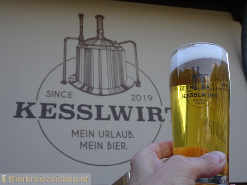 Foto eines Bieres der Marke Kesselbier hell aus der Brauerei Kesselwirt