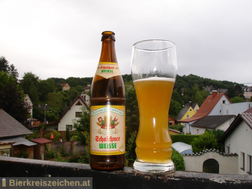 Foto eines Bieres der Marke Schalchner Weisse  aus der Brauerei Weissbräu Schwendl