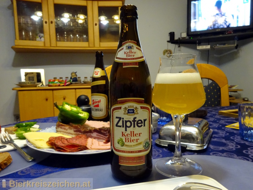 Foto eines Bieres der Marke Zipfer Kellerbier aus der Brauerei Brauerei Zipf