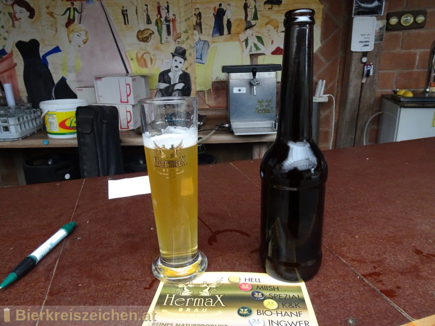 Foto eines Bieres der Marke HermaX Helles aus der Brauerei HermaX