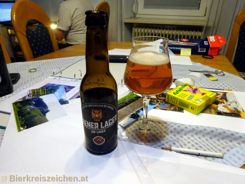 Foto eines Bieres der Marke Wiener Lager  Bio-Lager aus der Brauerei Brauerei Gusswerk