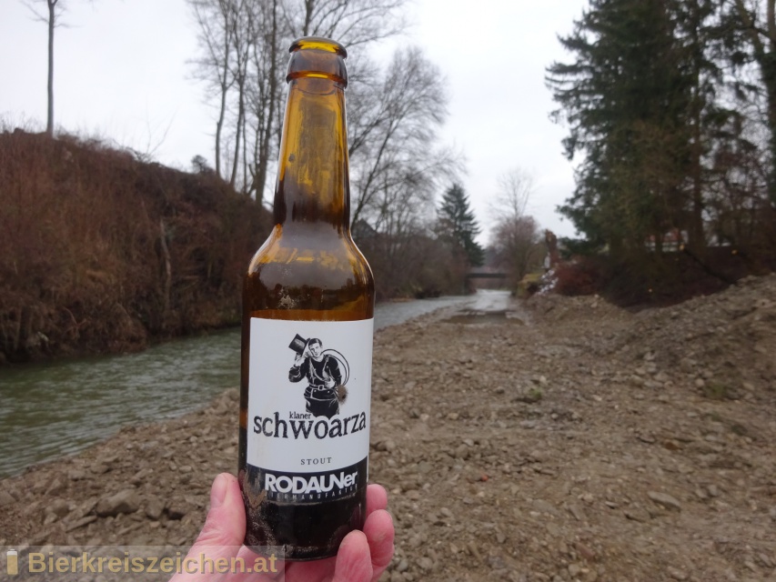 Foto eines Bieres der Marke klaner schwoarza - Stout aus der Brauerei Rodauner-Biermanufaktur
