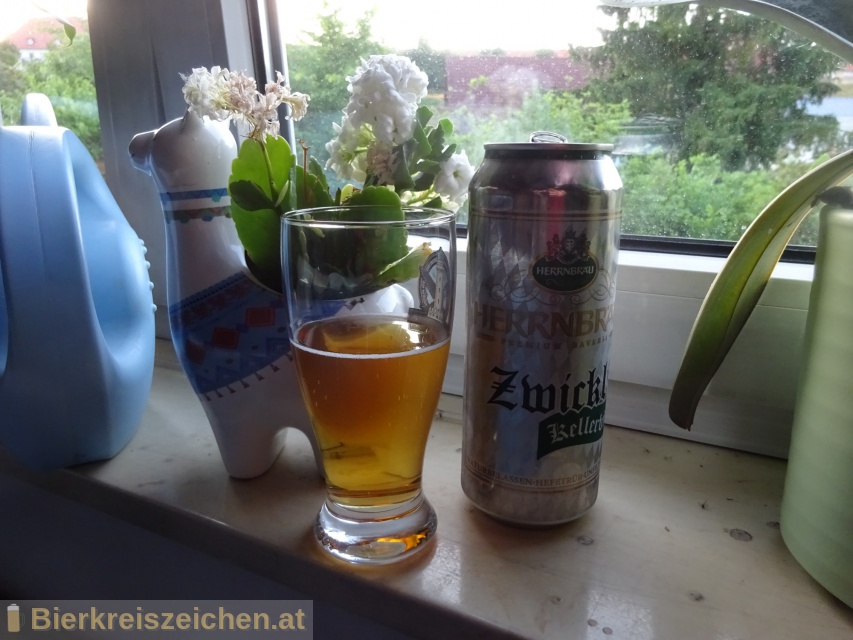 Foto eines Bieres der Marke Zwickl aus der Brauerei Herrnbru
