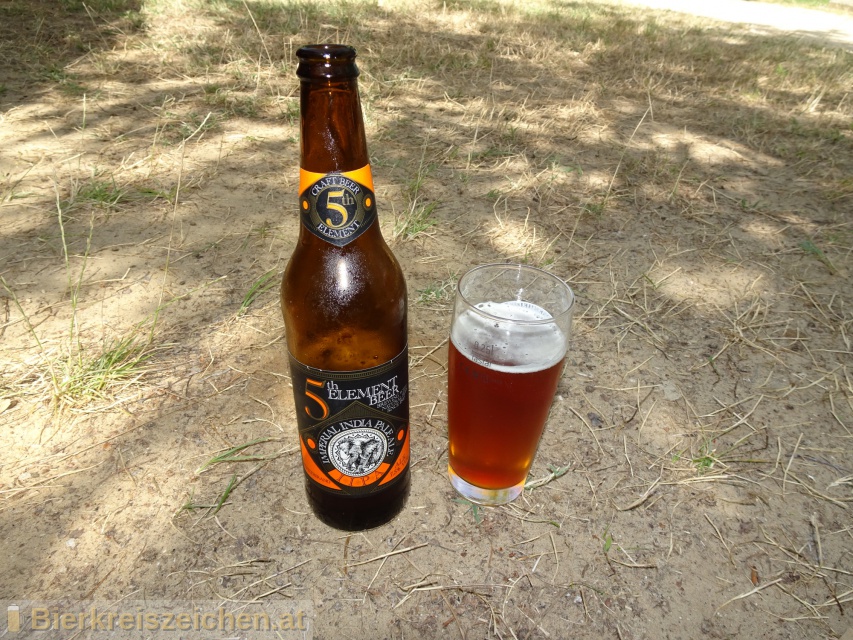 Foto eines Bieres der Marke IIPA aus der Brauerei 5 th Element Beer - Pivorava Daruvar