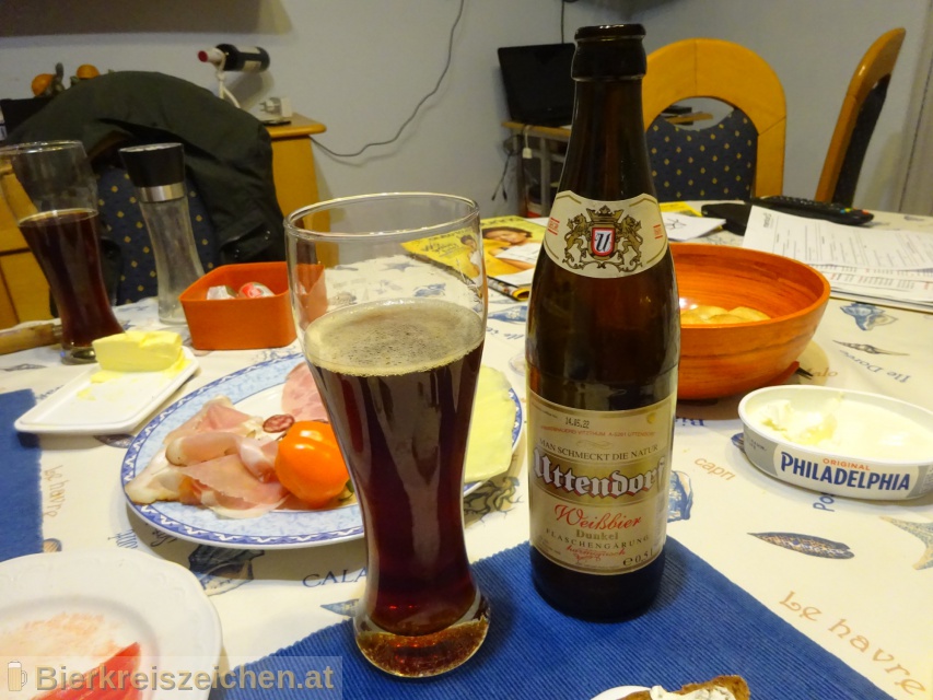 Foto eines Bieres der Marke Uttendorfer Dunkles Weibier aus der Brauerei Brauerei Vitzthum