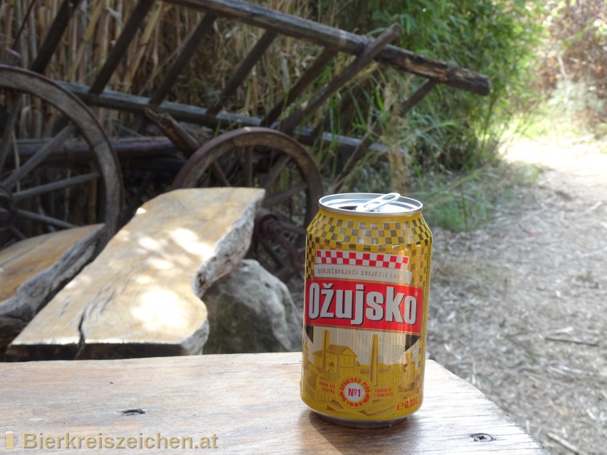 Foto eines Bieres der Marke Oujsko Pivo aus der Brauerei Zagrebačka pivovara