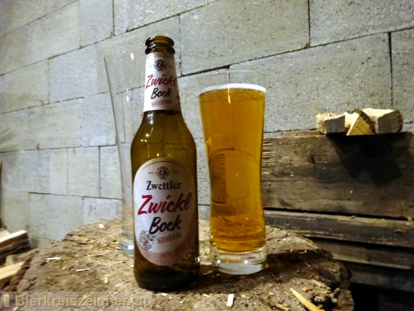 Foto eines Bieres der Marke Zwettler Zwickl Bock aus der Brauerei Privatbrauerei Zwettl