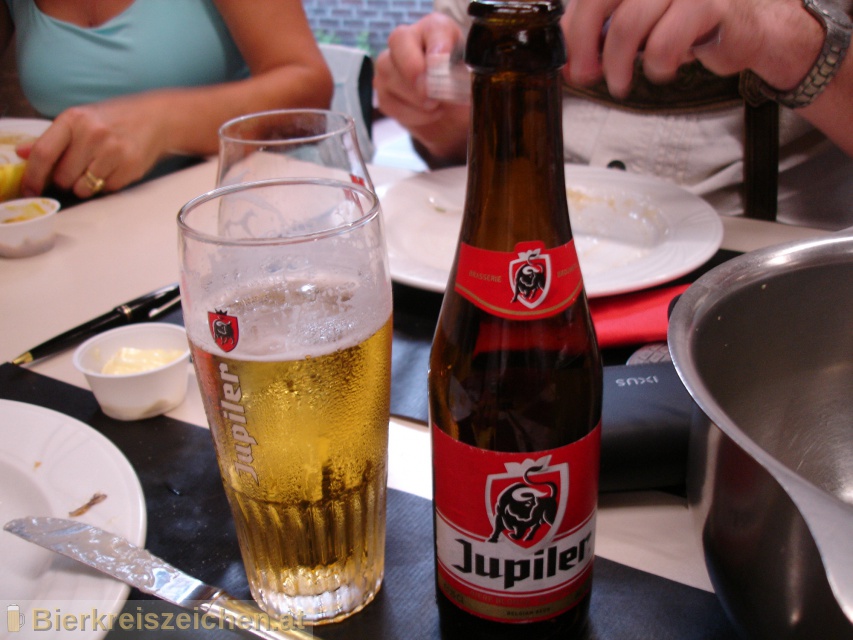 Foto eines Bieres der Marke Jupiler aus der Brauerei Brasserie Piedboeuf