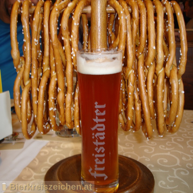 Foto eines Bieres der Marke Freistdter Mischbier aus der Brauerei Braucommune in Freistadt