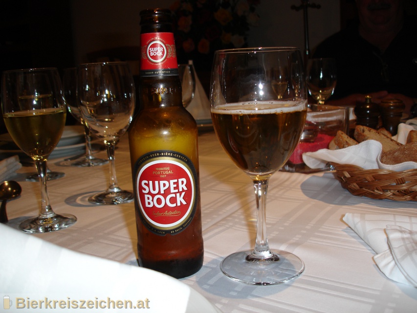 Foto eines Bieres der Marke Super Bock aus der Brauerei Super Bock