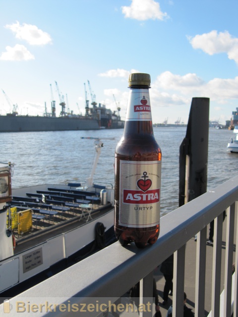 Foto eines Bieres der Marke Astra Urtyp aus der Brauerei Holsten-Brauerei