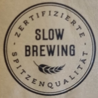 Slow Brewing Logo - Schwarz auf hellem Hintergrund