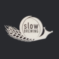 Slow Brewing Logo - Schnecke Wei auf schwarzem Hintergrund